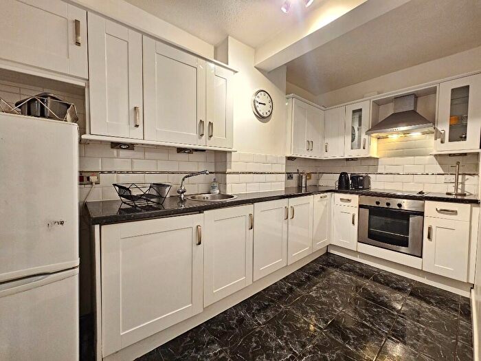 2 Bedroom Flat To Rent In Dorset Square, Glasgow, G3