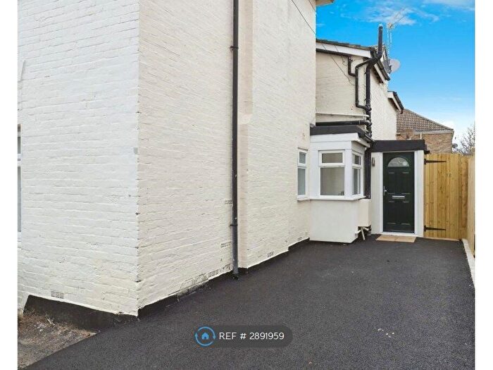 1 Bedroom Flat To Rent In Tamworth Road, Bournemouth, BH7