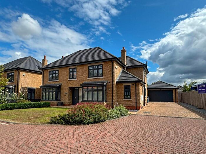 5 Bedroom Detached House For Sale In Thelwall Close, Walkington, HU17