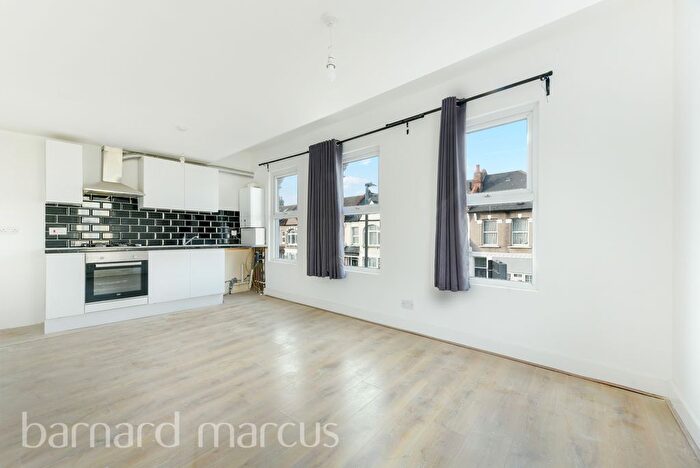 4 Bedroom Flat To Rent In Undine Street, London, SW17