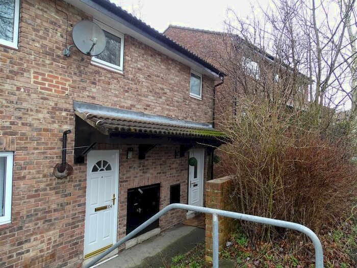 2 Bedroom Flat To Rent In Silk Mill Approach, Leeds, West Yorkshire, LS16