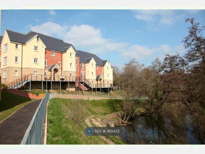 2 Bedroom Flat To Rent In Providence Court, Frome, BA11