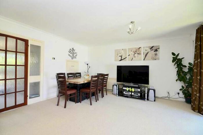 5 Bedroom House To Rent In Beechvale Close, North Finchley, N12