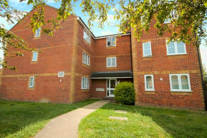 1 Bedroom Flat To Rent In Redford Close, Feltham TW13