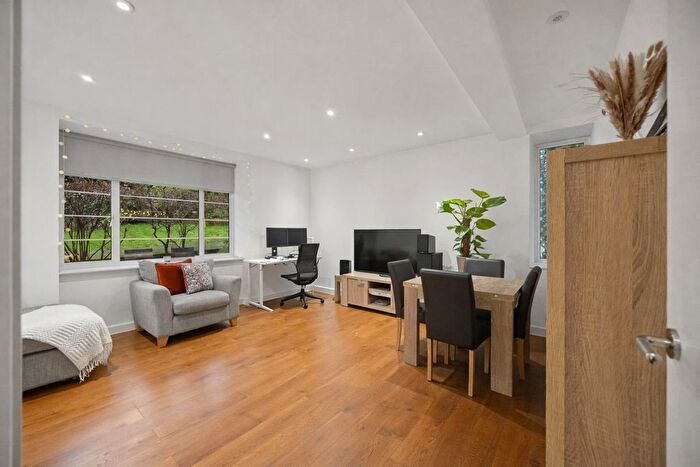 2 Bedroom Flat For Sale In Belsize Avenue, Belsize Park, NW3
