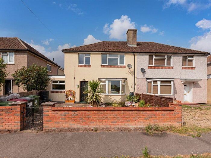 3 Bedroom Semi Detached House For Sale In Abbotts Way, Slough, SL1