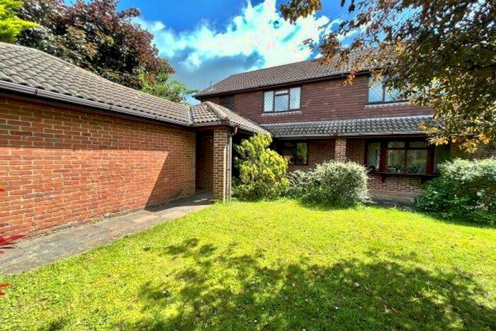 4 Bedroom Detached House To Rent In Chestnut Rise, Southampton, SO32