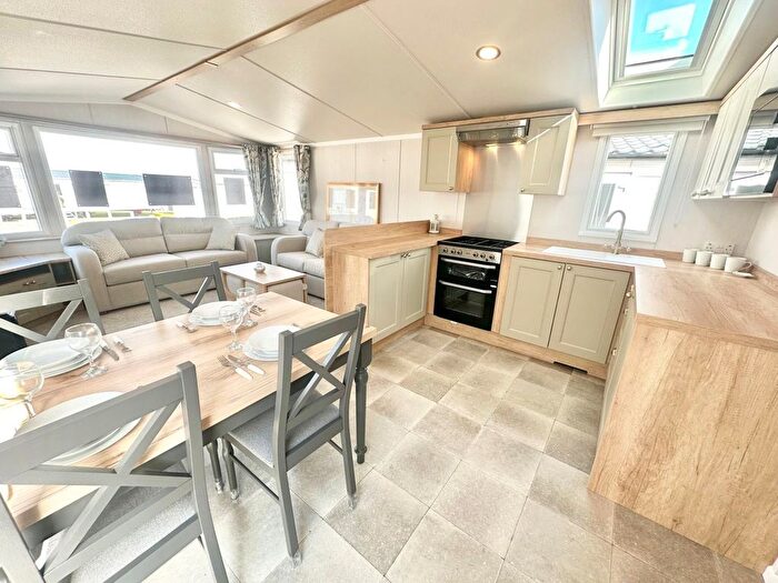 2 Bedroom Mobile/park Home For Sale In Leysdown Road, Leysdown-On-Sea, Sheerness, ME12