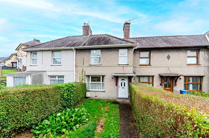 3 Bedroom Terraced House For Sale In Adwy'r Nant, Bethesda, Bangor, Gwynedd, LL57