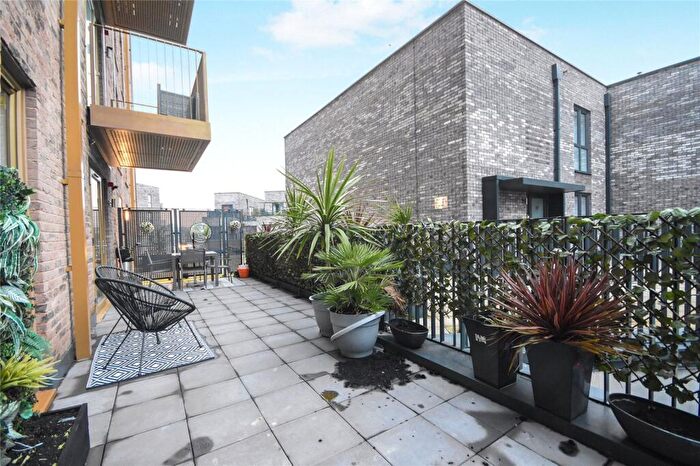 2 Bedroom Flat For Sale In Wharf Road, Chelmsford, Essex, CM2