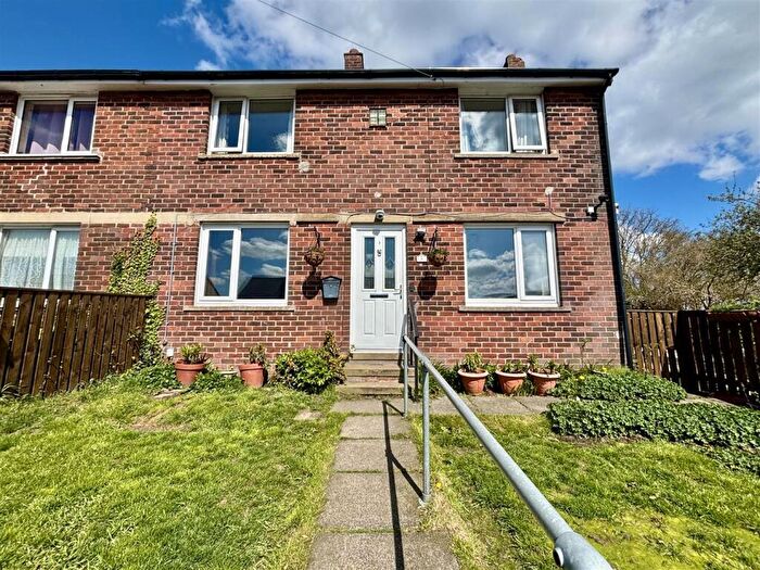 3 Bedroom Semi-Detached House For Sale In Minorca Mount, Denholme, Bradford, BD13