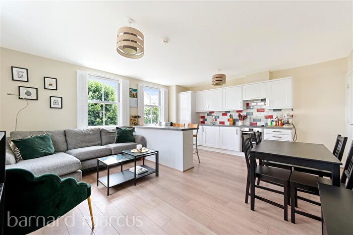 2 Bedroom Apartment To Rent In Sherbrooke Way, Worcester Park, KT4