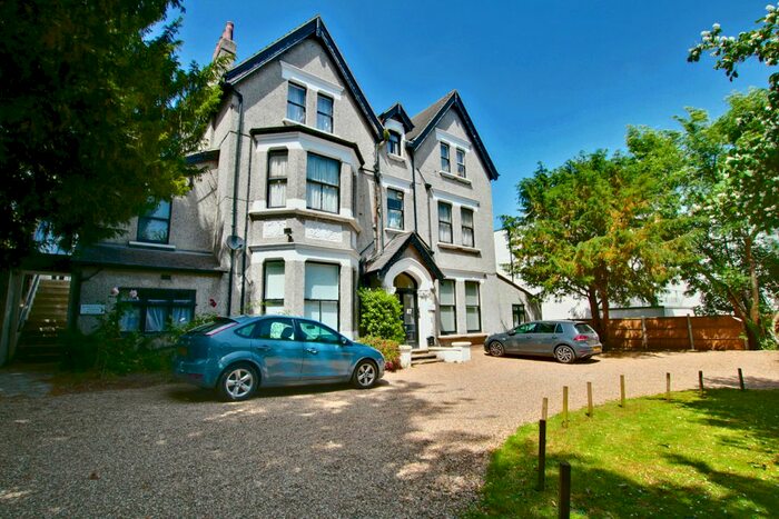 2 Bedroom Flat To Rent In Bromley Road, Shortlands, Bromley, BR2