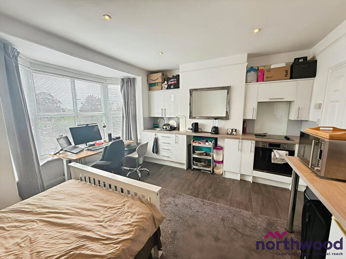 1 Bedroom Flat To Rent In Barnardo Road, St Leonards, Exeter, EX2