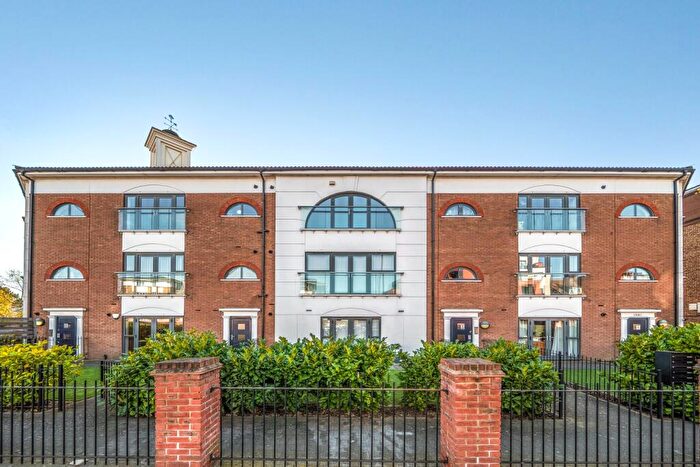 2 Bedroom Flat To Rent In Masons Hill Bromley, BR2