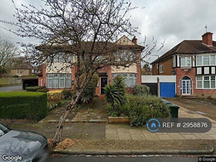 3 Bedroom Semi-Detached House To Rent In Lynton Mead, London, N20