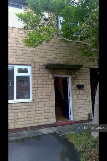 3 Bedroom Semi-Detached House To Rent In Hawes Avenue, Farnworth, Bolton, BL4