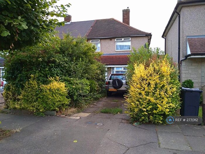 3 Bedroom End Of Terrace House To Rent In Cypress Grove, Ilford, IG6