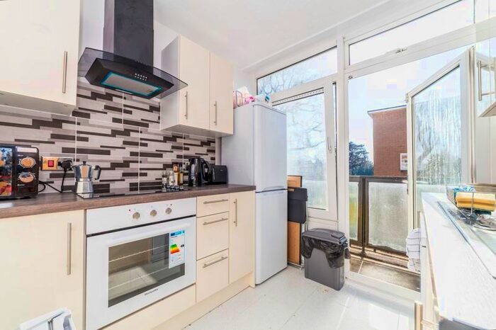 5 Bedroom Flat To Rent In Swanton Gardens, London, SW19