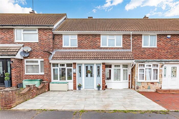 3 Bedroom Terraced House For Sale In Cattawade Link, Basildon, Essex, SS14