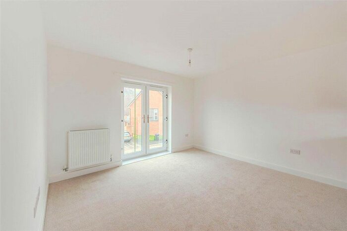 2 Bedroom Flat For Sale In Langridge Way, Copthorne, Crawley, RH10