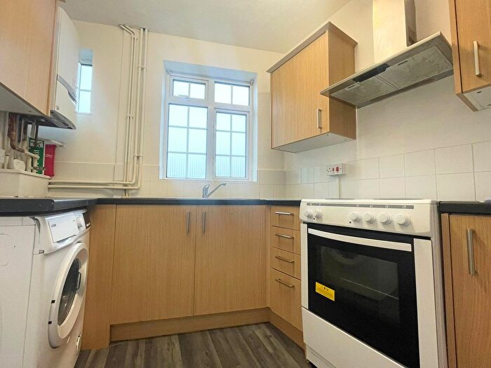 3 Bedroom Maisonette To Rent In Carlton Parade, Orpington, BR6
