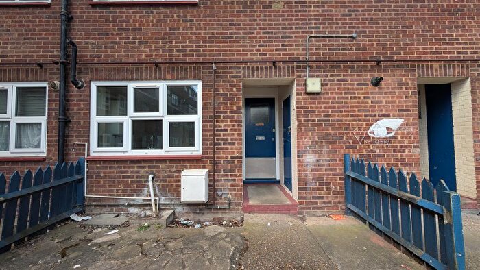 2 Bedroom Flat To Rent In Newmarket Avenue, Northolt, UB5