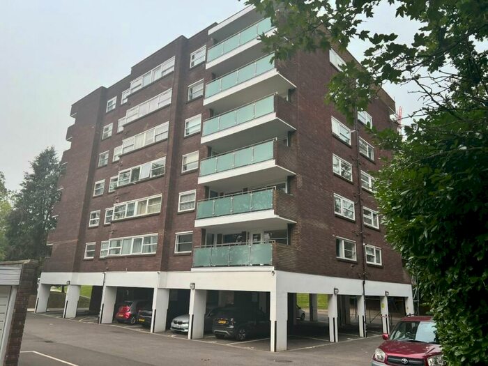 2 Bedroom Flat To Rent In Fairview Court, Linksway, London, NW4