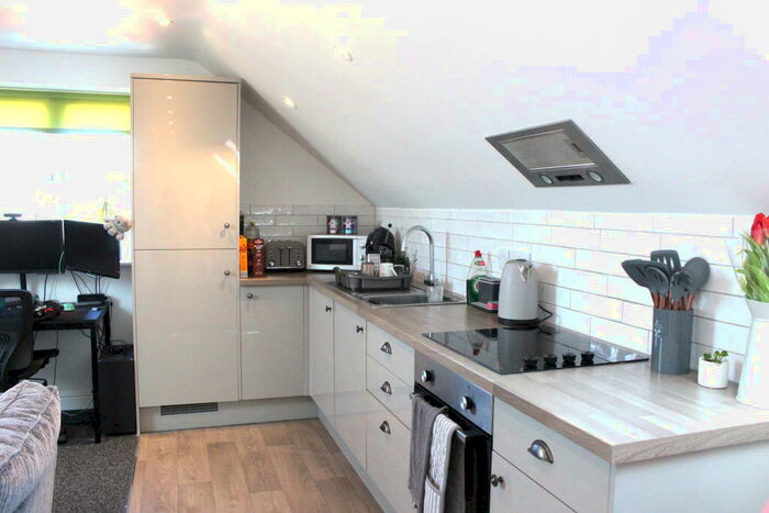 1 Bedroom Apartment To Rent In Flat High Street, Lincoln, LN5