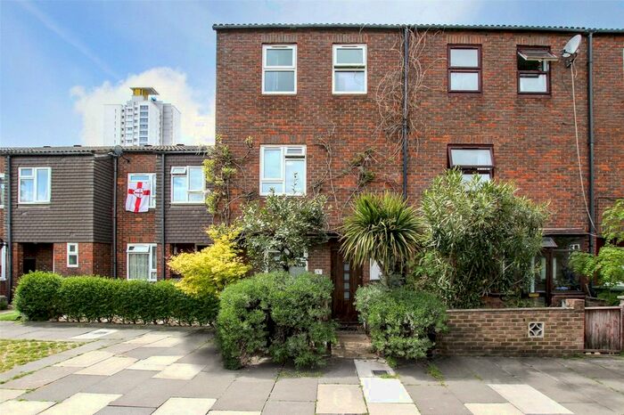 4 Bedroom Terraced House To Rent In Jim Bradley Close, Woolwich, London SE18