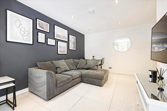 1 Bedroom End Of Terrace House For Sale In Hutchison Crossway, Edinburgh, EH14