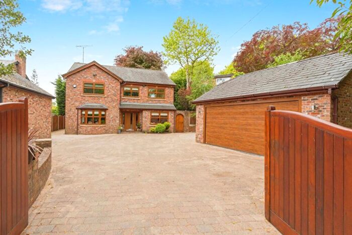 4 Bedroom Detached House For Sale In Chatsworth Road, Worsley, Manchester, M28
