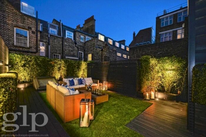 3 Bedroom Town House To Rent In Carlisle Street, Soho, W1D