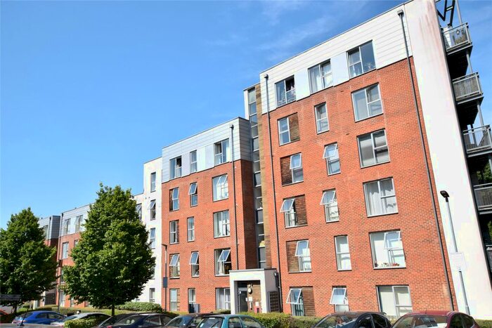 2 Bedroom Flat To Rent In Medway Drive, Tunbridge Wells, Kent, TN1