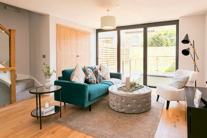 4 Bedroom Terraced House To Rent In Guildersfield Road, London, SW16