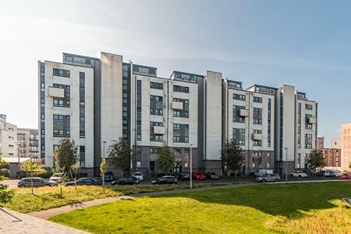 3 Bedroom Flat For Sale In / Colonsay View, Edinburgh, EH5