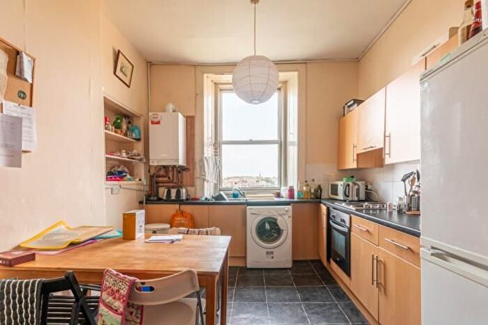 3 Bedroom Flat To Rent In South Oxford Street, Edinburgh, EH8