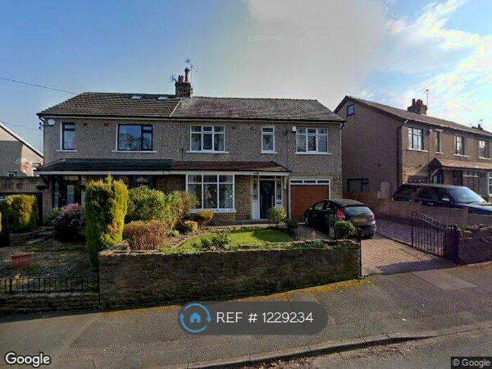 3 Bedroom Semi-Detached House To Rent In Wrose .Five Land, Worse Bradford, BD2