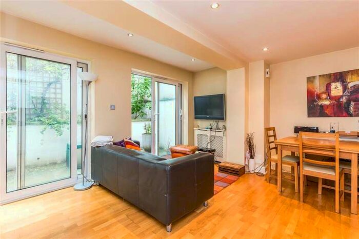 2 Bedroom Maisonette Flat To Rent In Mora Street, London, EC1V