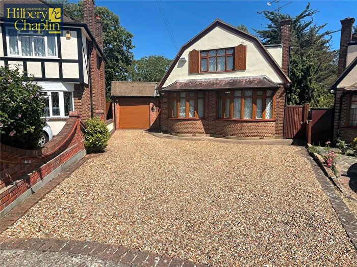 4 Bedroom Detached House For Sale In Hall Park Road, Upminster, RM14