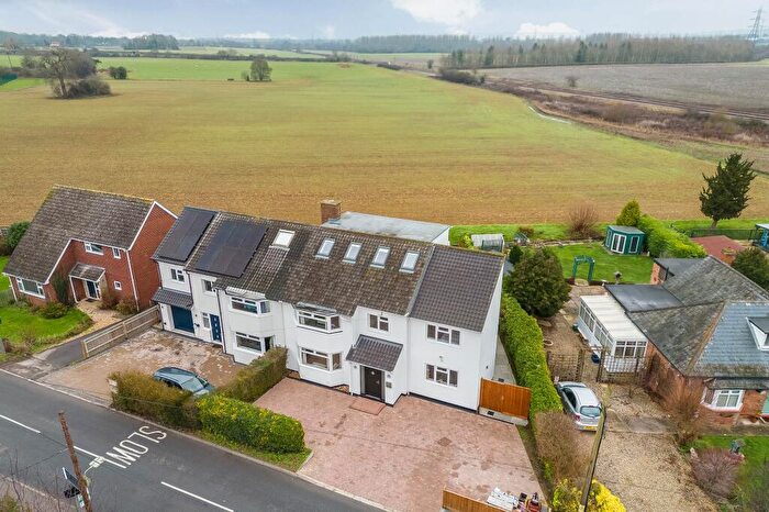 4 Bedroom Semi Detached House For Sale In Church Road, Radley, OX14