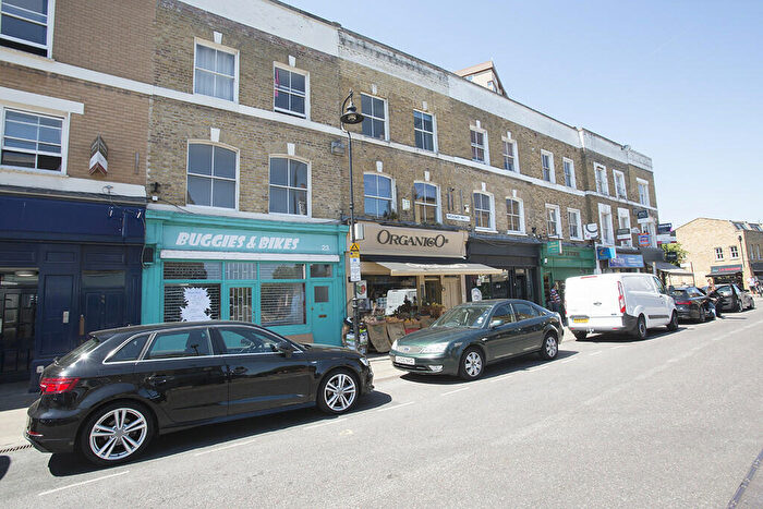 2 Bedroom Apartment To Rent In Broadway Market, Hackney, E8