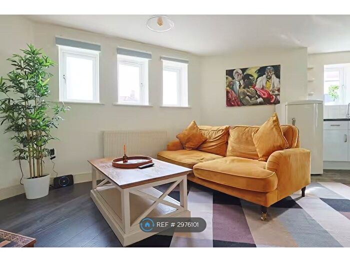 1 Bedroom Flat To Rent In Summerwood, Bristol, BS3