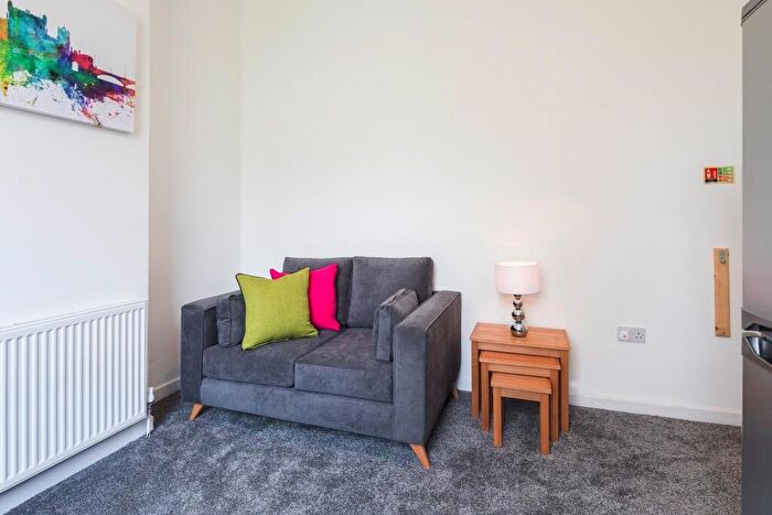 2 Bedroom Flat For Sale In Waterloo Crescent, Nottingham, Nottinghamshire, NG7
