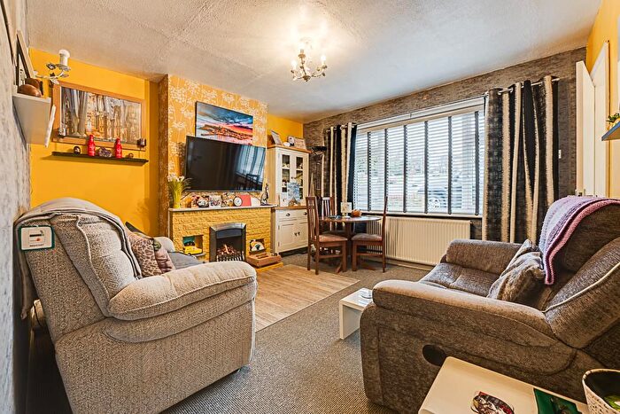 2 Bedroom Semi-Detached Bungalow For Sale In Severn Way, Kettering, NN16