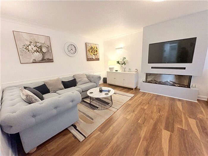 2 Bedroom Flat For Sale In Schools Hill, Cheadle, Greater Manchester, SK8