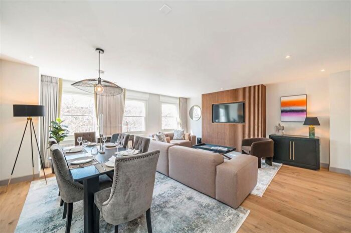 3 Bedroom Flat To Rent In Beaufort Gardens, London, SW3