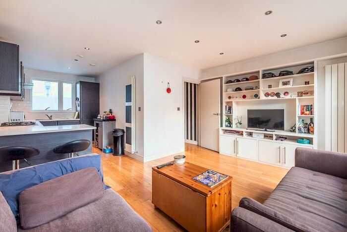 3 Bedroom Terraced House To Rent In Gerards Place, London, SW4