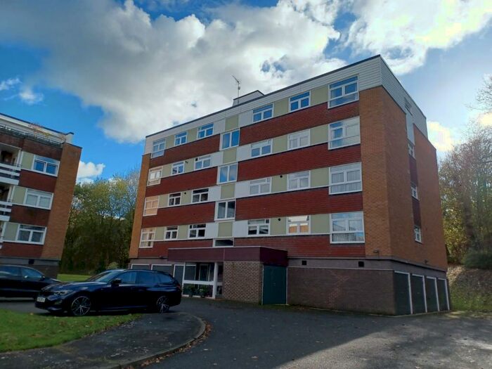 3 Bedroom Apartment To Rent In Riverside Drive, Solihull, B91