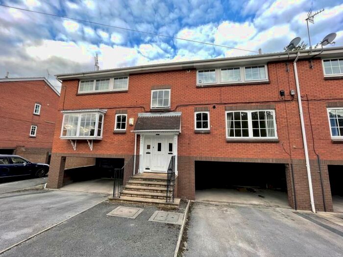 2 Bedroom Flat To Rent In Gledhow Valley Road, Chapel Allerton, Leeds, LS17